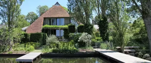 Bespoke Oak Bridge Designs for Your Garden