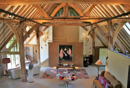 SPACIOUS LIVING WITH CONVERTED KENT BARNS